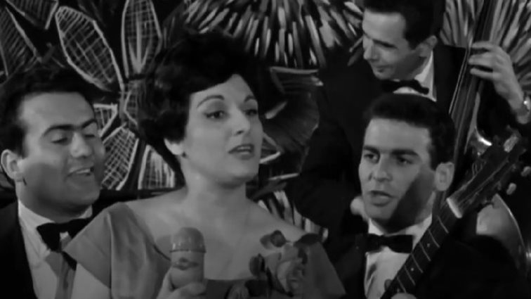 Μπεάτα Ασημακοπούλου: Το midi λευκό νυφικό σε γραμμή Dior που εντυπωσίασε τους πάντες στον γάμο της με τον Ορέστη Λάσκο