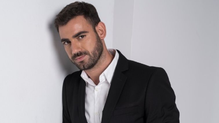 Νίκος Πολυδερόπουλος
: Μας συστήνει τον κούκλο αδερφό του