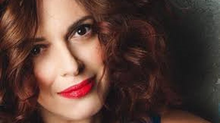 Ελένη Ράντου: «Η απιστία είναι υγιής. Ανανεώνει το  ενδιαφέρον για τον άλλον»