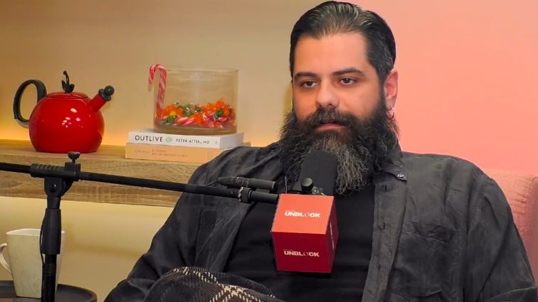 Θανάσης Πασσάς: "Οι κωμικοί που είναι στο 'Ράδιο Αρβύλα' έχουν κοινωνικά λερωθεί"