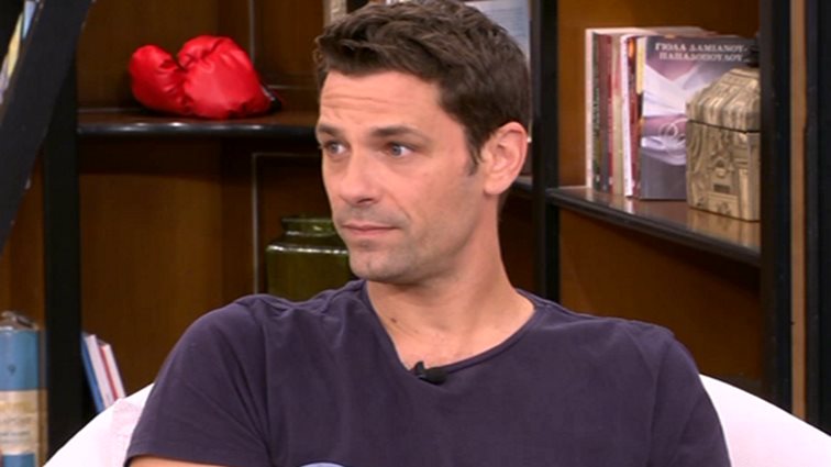 Ο Αποστόλης Τότσικας ποζάρει με τα αδέρφια του