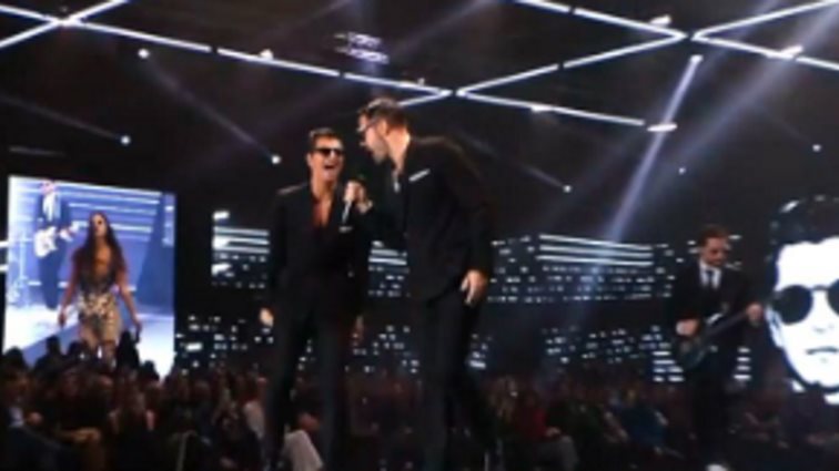 Σάκης Ρουβάς - Κωνσταντίνος Αργυρός | Ξεσήκωσαν το κοινό του "Μadwalk 2022" με το νέο τους ντουέτο