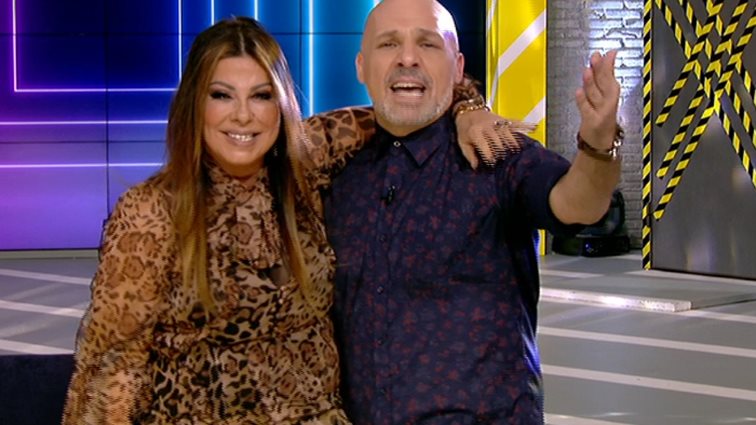 Άντζελα Δημητρίου: Η απολαυστική εμφάνιση &amp; οι αποκαλύψεις στον Μουτσινά