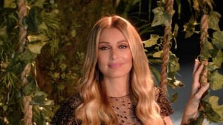 Video of the day | Η Νατάσα Θεοδωρίδου χόρεψε το "Wednesday Challenge" με κοτσιδάκια στα μαλλιά