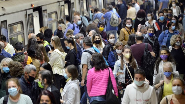 Τέλος από σήμερα η μάσκα στα μέσα μεταφοράς - Πού παραμένει υποχρεωτική μαζί με rapid test