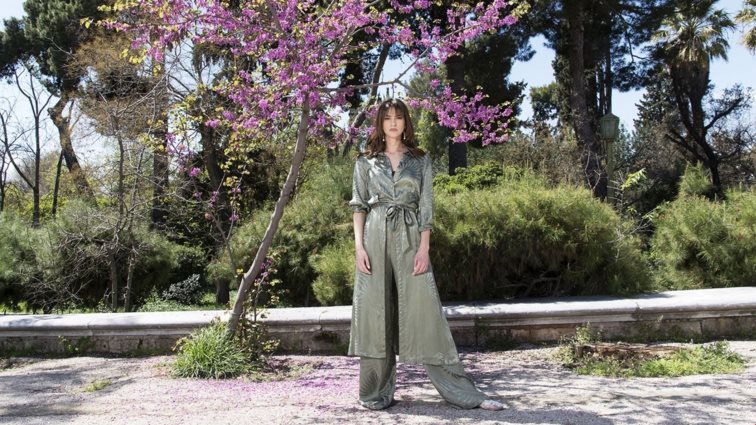 Πώς θα ντυθείς κομψά αυτήν την άνοιξη σε casual και επίσημες περιστάσεις