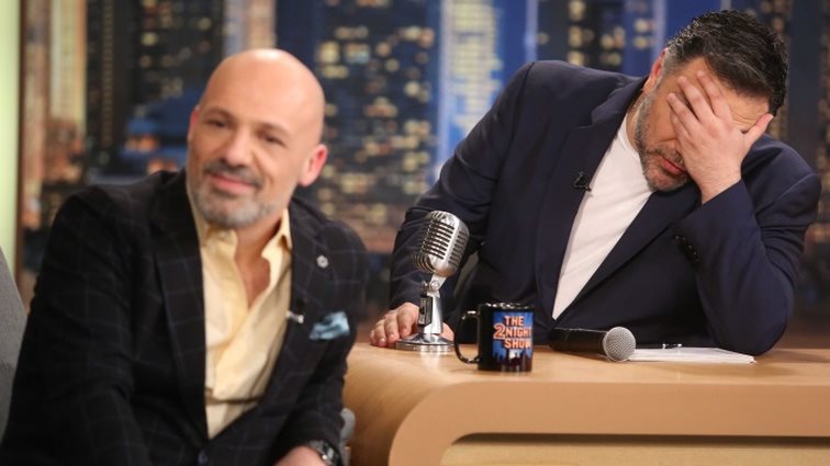 Νίκος Μουτσινάς: Οι απώλειες στην οικογένειά του, η σπάνια αναφορά στα δίδυμα αδέλφια του &amp; η απρόσμενη φάρσα on air