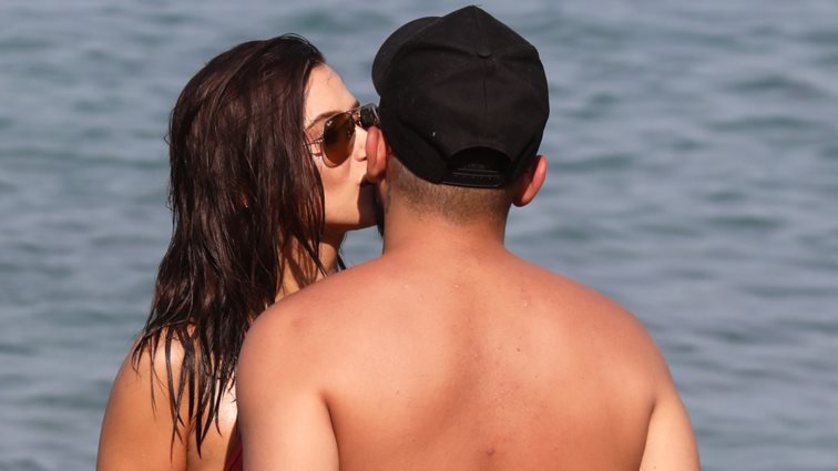 Λάουρα Νάργες και Χρήστος Σαντικάι στα πρώτα τρυφερά στιγμιότυπα