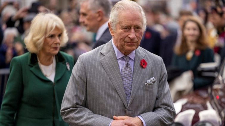 Βασιλιάς Κάρολος | Παρουσιάστηκε το έμβλημα της στέψης του