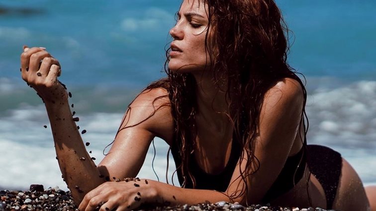 Μαίρη Συνατσάκη: «Ποιοι είστε όλοι εσείς; Γιατί είστε εδώ;»