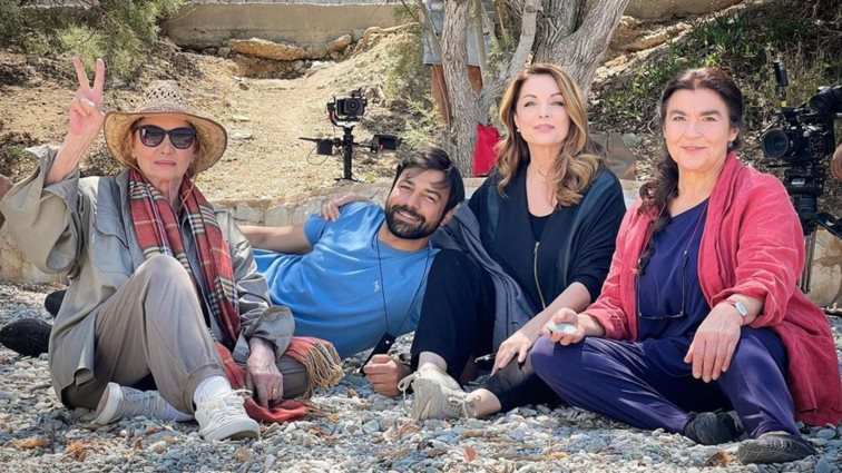 &quot;Η Γη της Ελιάς&quot; | Οι τρεις μεγάλες σταρ της σειράς ποζάρουν μαζί
