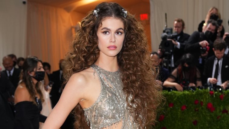 Η νέα γενιά των celebrities στο Met Gala 2022 | Πώς ντύθηκαν, ποιους οίκους επέλεξαν