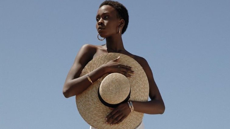 Σουζάνα Κουόλ: Η γαζέλα του GNTM ποζάρει topless!