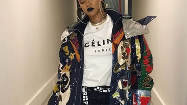Rihanna: Προετοιμάζει το επόμενο λανσάρισμα του Fenty Beauty με τον πιο stylish τρόπο
