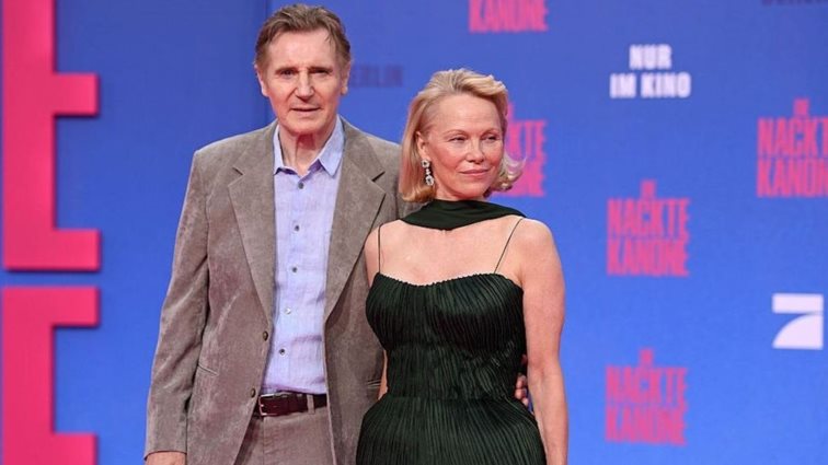 &quot;Ο έρωτας της Pamela Anderson και του Liam Neeson δεν είναι ψεύτικος&quot;: Άνθρωπος από το περιβάλλον τους διαψεύδει δημοσιεύματα