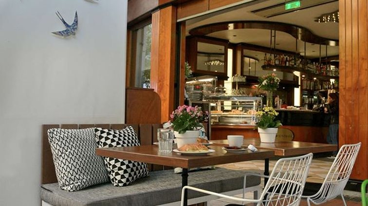 Ένα διαχρονικό στέκι στην καρδιά της Αθήνας: To all day Centrale σού θυμίζει πόσο ωραία είναι η πόλη κάθε ώρα της ημέρας