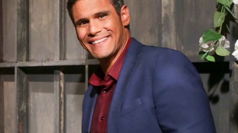 Δημήτρης Ουγγαρέζος: Κάνε #10yearchallenge ποζάροντας ακριβώς με τον ίδιο τρόπο μετά από μία δεκαετία!