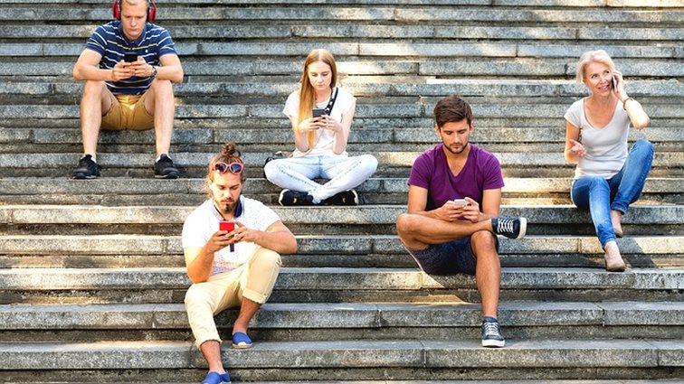 Mε αυτούς τους 5 τρόπους το internet σε κάνει ηλίθιο
: Πώς και γιατί η Google δε σε βοηθά να διευρύνεις τους ορίζοντές σου.
