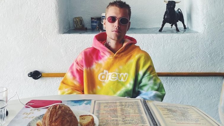 Οι φωτογραφίες του Justin Bieber από τις διακοπές του στη Μήλο