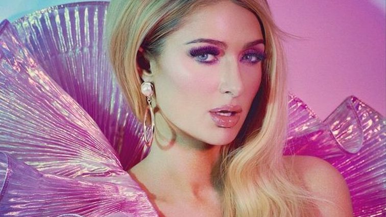 Paris Hilton: Το απίστευτο βιντεάκι που μας προετοιμάζει για την επιστροφή των 2000s!