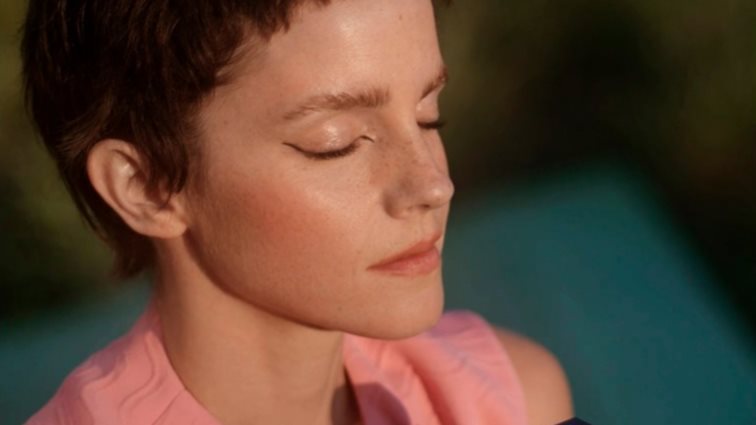 Πώς το άρωμά σου θα διαρκεί περισσότερο με 8 απλούς τρόπους