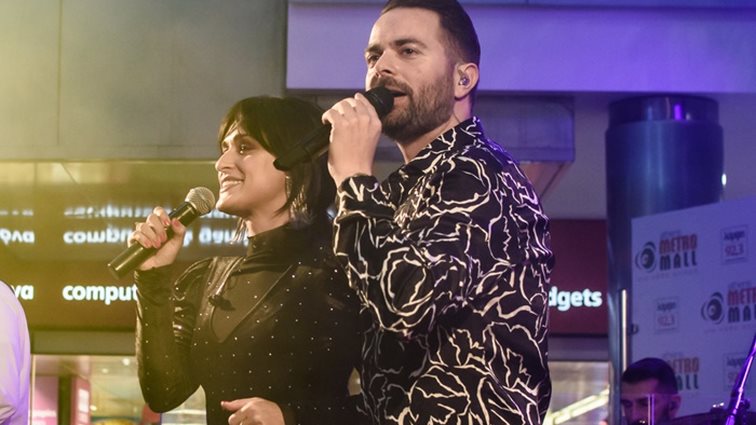 Ηλίας Βρεττός | Χριστίνα Σάλτη: Ο 92.3 Λάμψη σε ακόμα ένα “Christmas Live Stage” της χρονιάς στο Athens Metro Mall