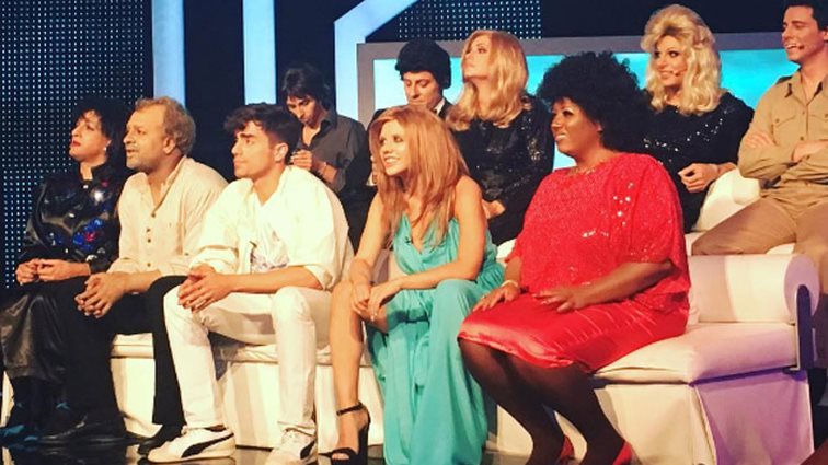 Your Face Sounds Familiar
: Τα highlights του 5ου live: Δείτε την εμφάνιση του Άρη Μακρή που «έριξε» τα social media!