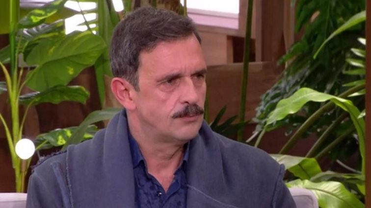 Λεωνίδας Κακούρης | H προσωπική εξομολόγηση στην "Ελένη" για την απώλεια του πατέρα &amp; της αδερφής του - "Προσπαθούσα να μπορέσω σαν το ζώο που γλύφει τις πληγές του να βρω λίγη δύναμη"