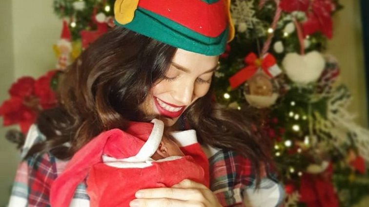 Η Κρυσταλλία δημοσίευσε την πρώτη φωτογραφία με τον νεογέννητο γιο της