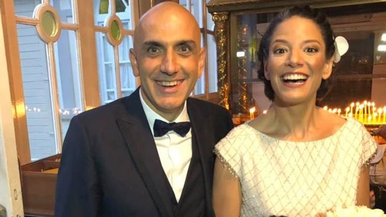 Μανώλης Κωστίδης &amp; Δανάη Βασιλάκη: Ο λαμπερός γάμος του δημοσιογράφου με την Ελληνίδα Πρόξενο στο Φανάρι