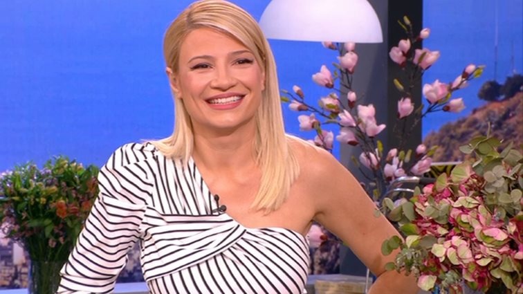 Φαίη Σκορδά : Φόρεσε τη μεγαλύτερη τάση στα ολόσωμα μαγιό και εντυπωσίασε με τις αναλογίες της
