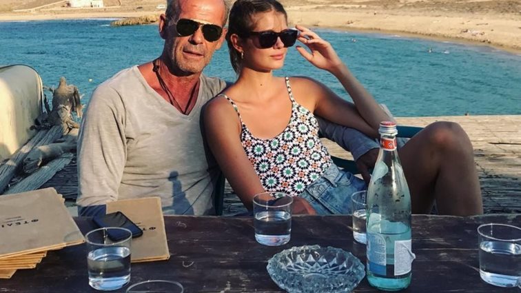 Αμαλία Κωστοπούλου 
: Στην Μύκονο με τον πατέρα της μετά τον γάμο της Τζένης Μπαλατσινού