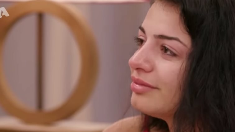 The Bachelor: Η εξομολόγηση της Αντζελίνας: «Γυρνούσα στο σπίτι κλαίγοντας και ευχόμουν να μην είχα γεννηθεί. Έλεγα “γιατί γεννήθηκα Αλβανίδα;”»