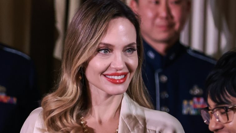 Η Angelina Jolie ζευγάρι με Βρετανό ράπερ;