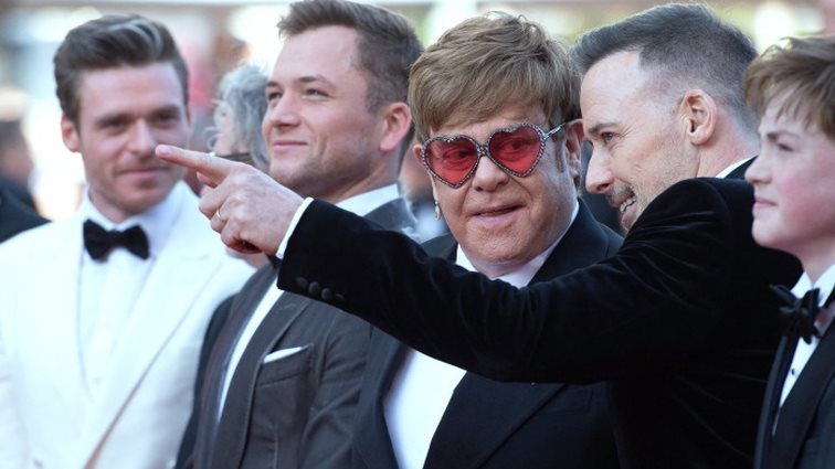 Cannes Report: Η all star εμφάνιση Elton John στην πρεμιέρα του "Rocketman" &amp; η εκθαμβωτική Bella Hadid στο red carpet