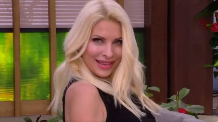 Eλένη Μενεγάκη | Η σέξι φωτογραφία και τα αρνητικά σχόλια του κοινού