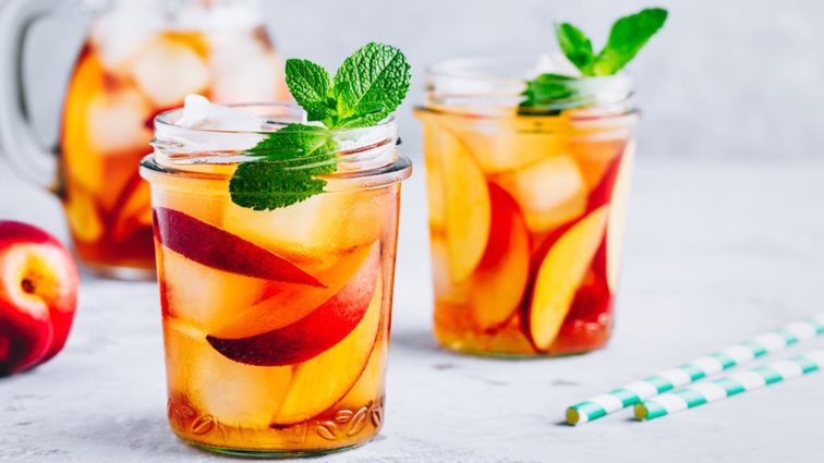 LIFE Tsai Half &amp; Half: Ο εκρηκτικός συνδυασμός με μισό ice tea και μισό φυσικό χυμό ροδάκινο