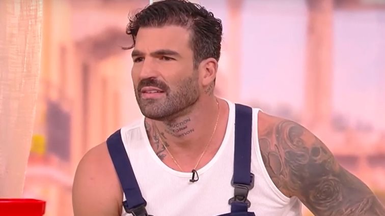 Δημήτρης Αλεξάνδρου σε Κατερίνα Ζαρίφη: "Χαμογέλα και πάλι, ρε Κατερινάκι"