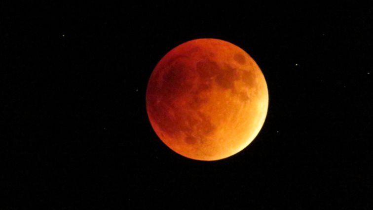 Blood Moon: Έρχεται η μεγαλύτερη έκλειψη σελήνης του 21ου αιώνα!