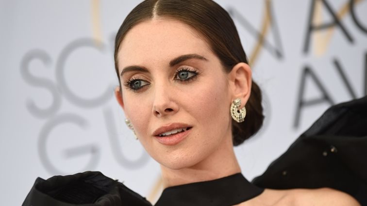Alison Brie: Το εκπληκτικό φόρεμα που φόρεσε στα SAG Awards ράφτηκε ακριβώς πάνω της
