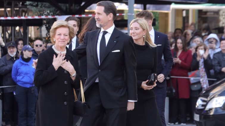 Μνημόσυνο τέως βασιλιά Κωνσταντίνου: Ποιοι πήγαν στη Μητρόπολη - Χειροκροτήματα για την αδελφή του Σοφία