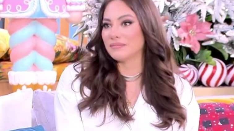 Ευρυδίκη Βαλαβάνη | Μαθήματα κολύμβησης με τον 5 μηνών γιο της