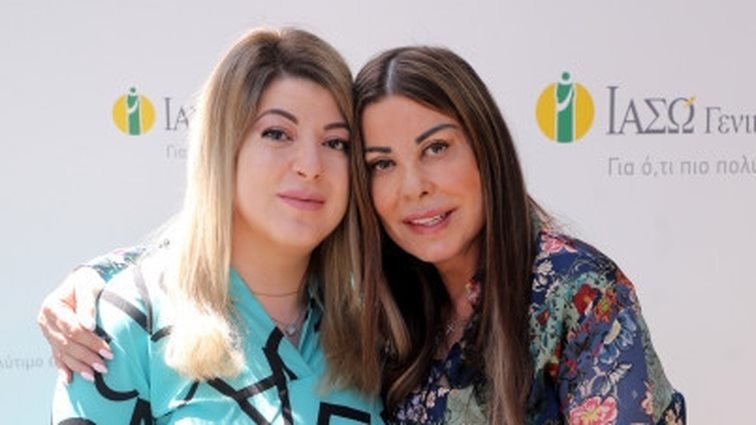 Χωρίς την Όλγα Κιουρτσάκη στο μνημόσυνο για τις 40 ημέρες από τον θάνατο της μητέρας της η Άντζελα Δημητρίου