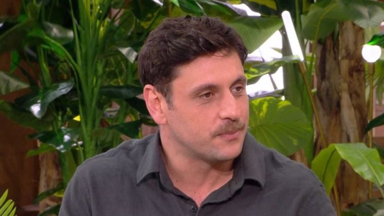 Γιώργος Χρυσοστόμου: "Με έκανε λίγο πιο ψύχραιμο αυτή η ιστορία. Ενεργοποιήθηκε μια ψυχραιμία ως όπλο και μια επαφή με το τώρα που δεν είχα ποτέ"