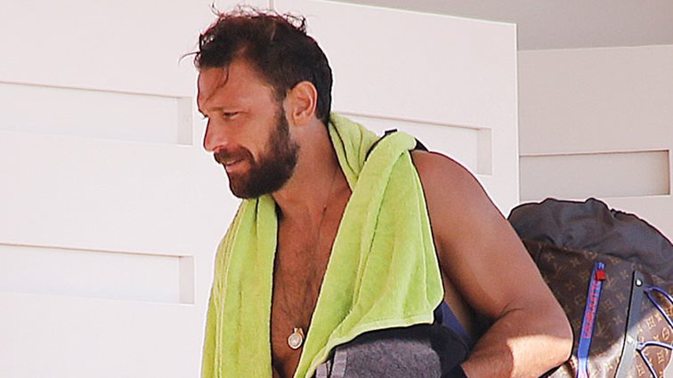 Γιάννης Μαρακάκης: Φοράει το μαγιό του &amp; μας θυμίζει γιατί τον λατρεύουν οι γυναίκες!