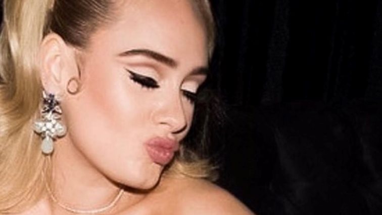 Adele : Αγνώριστη μετά τον χωρισμό! Αδυνάτισε τόσο που το αποτέλεσμα διχάζει
