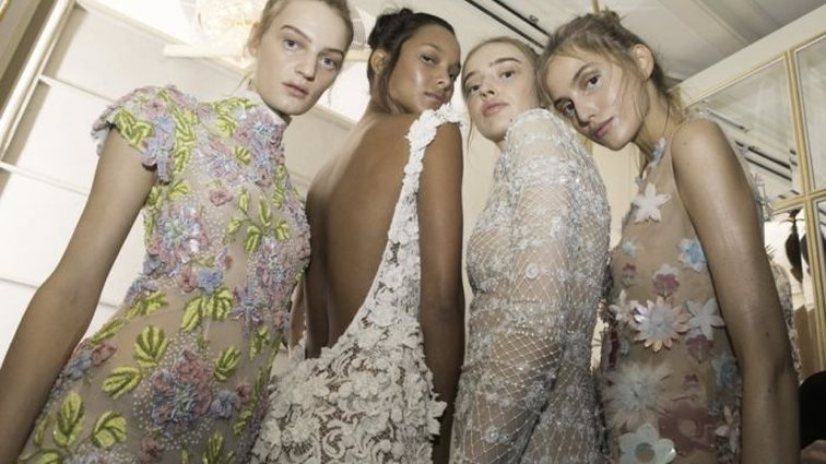 Celia Kritharioti: Έκλεψε τις εντυπώσεις στην Εβδομάδα Υψηλής Ραπτικής