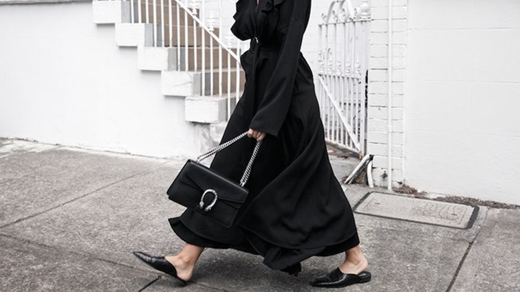 Μίνιμαλ στυλ: 7 bloggers που φορούν μόνο μαύρο, λευκό, γκρι και denim
