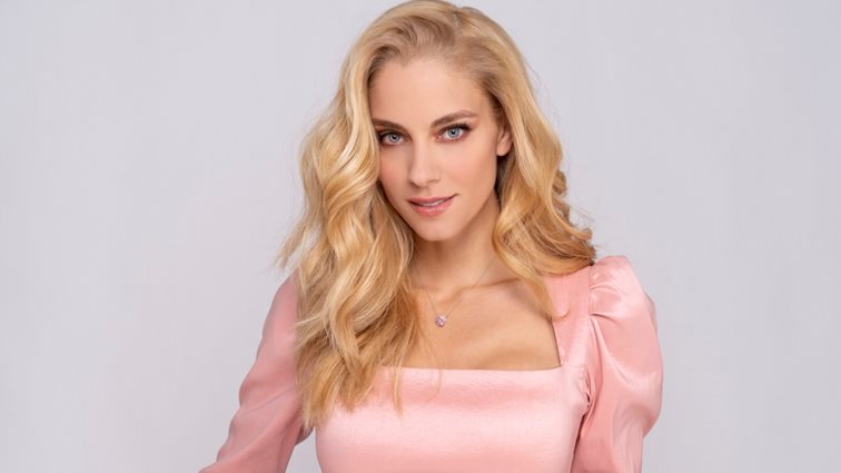 Η Δούκισσα Νομικού σ&#39; ένα σπάνιο στιγμιότυπο με τον πατέρα της