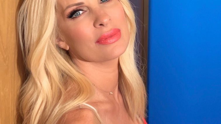 Ελένη Μενεγάκη: Νέα φωτογραφία από την Άνδρο! Χωρίς ίχνος μακιγιάζ